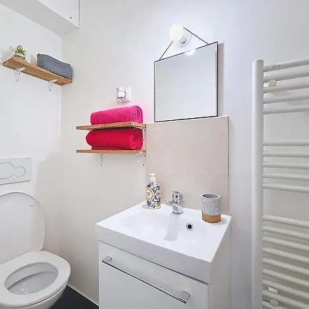 15 Minutes From Disney, Paris Apartmán Le Pin (Paris)