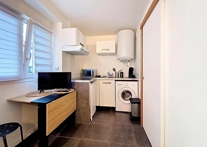15 Minutes From Disney, Paris